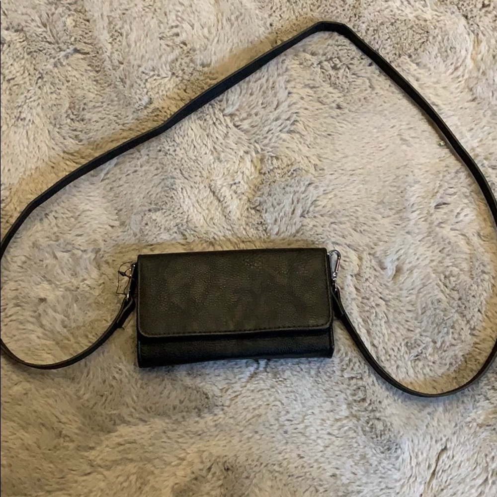 🚚MOVING SALE MUST GO! Side clutch wallet